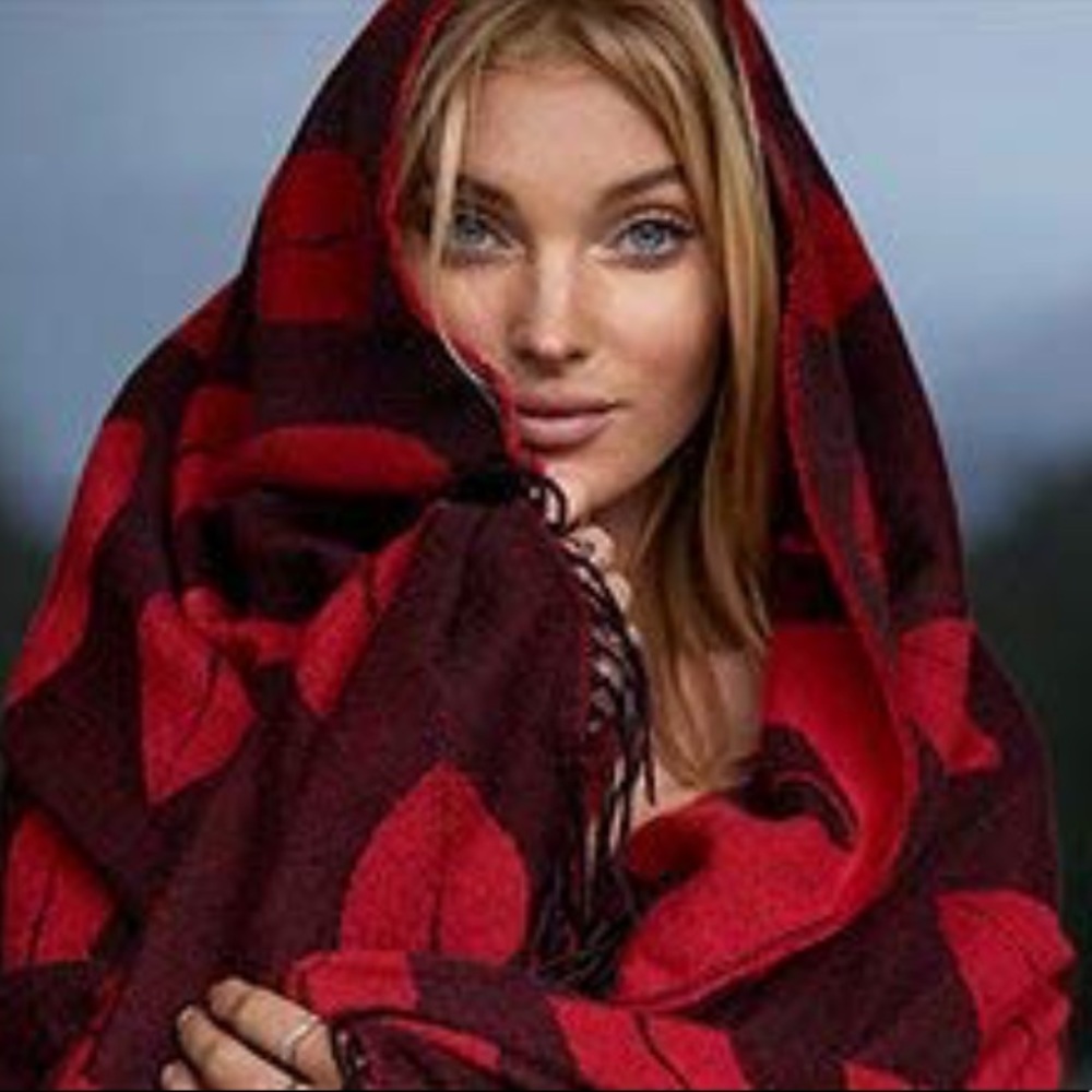 V.S. Blanket 💋NWT